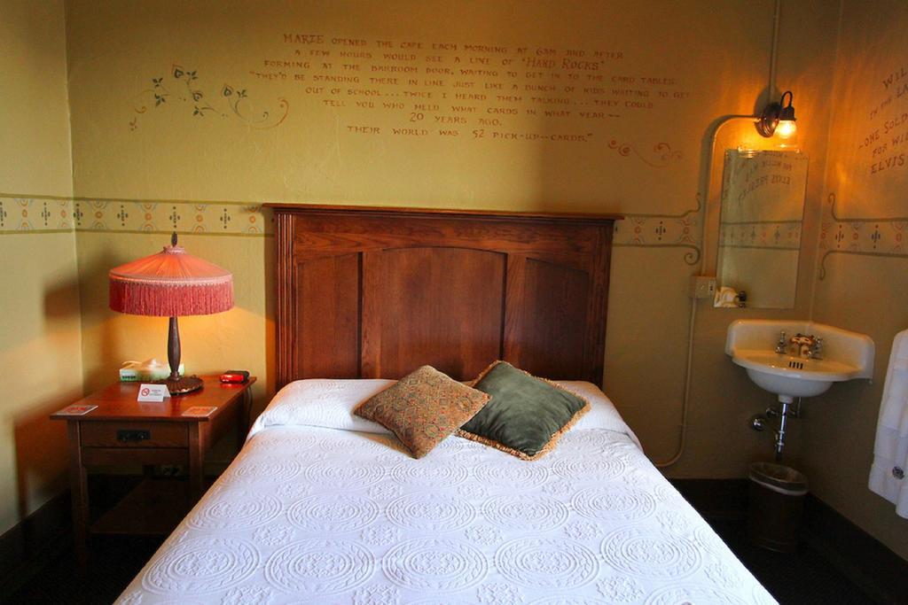 Vila Mcmenamins Olympic Club Centralia Pokoj fotografie
